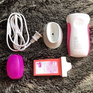 Veet at-home hot wax electronic roll-on kit (used)
